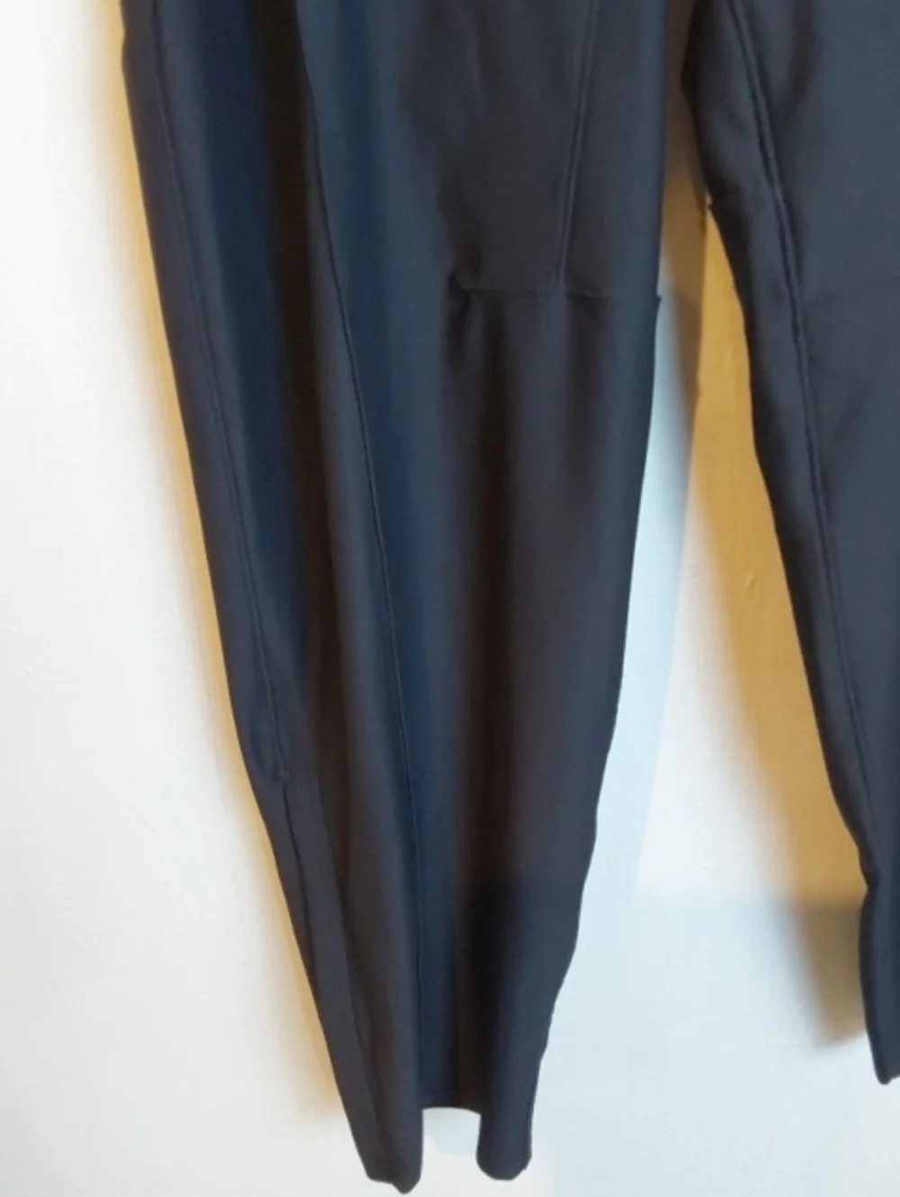 Lululemon| Black High Rise Joggers Zipper Features Comfort Sz.S